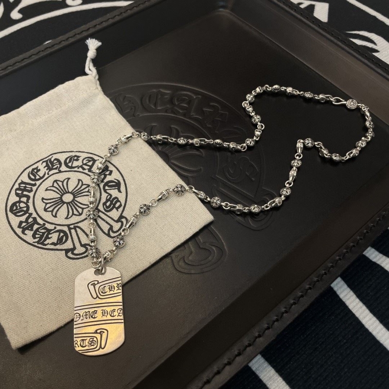 Ch*0me He**ts necklaces